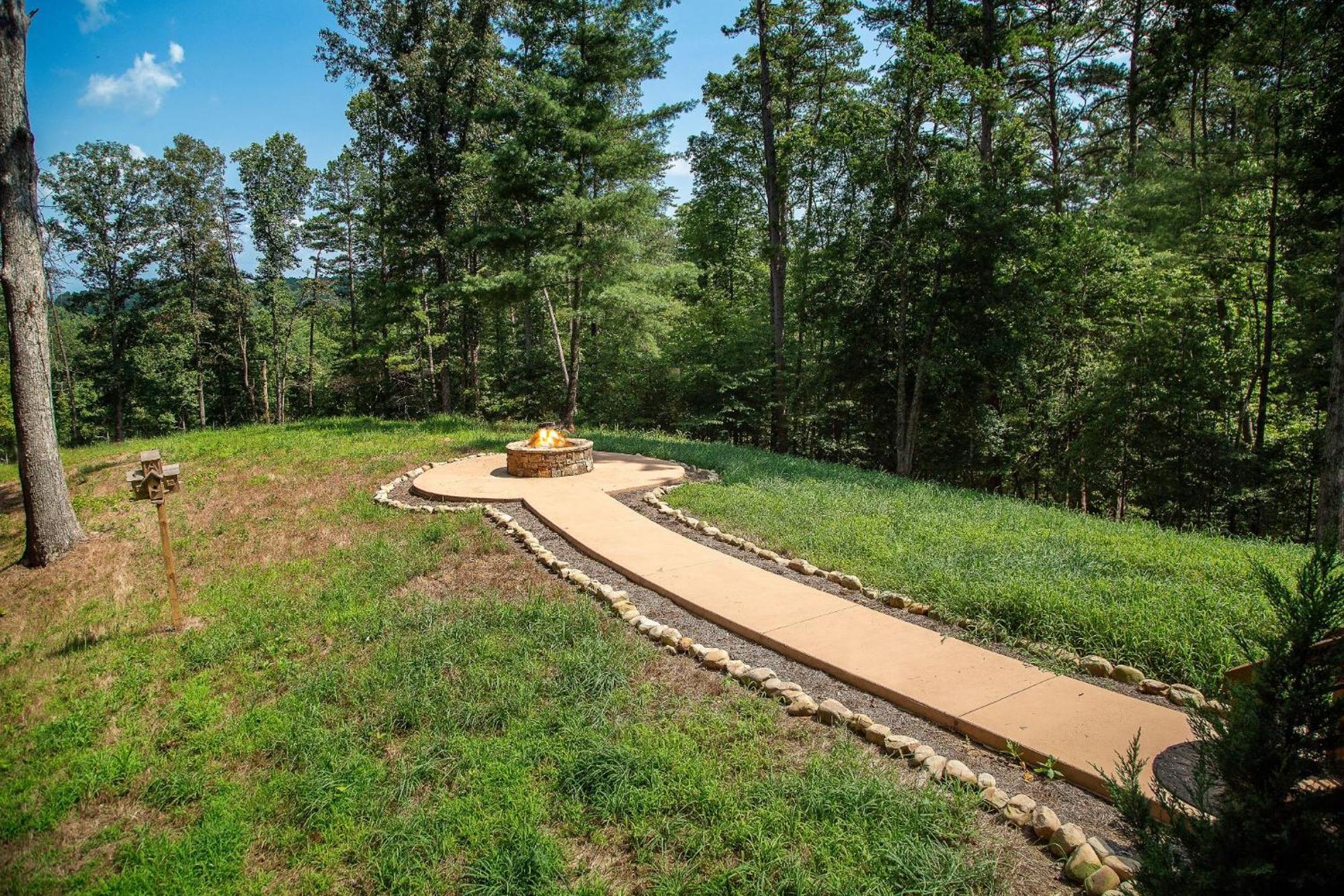 Adore The Smores Rustic Mountain Charm Outdoor Spaces And A Cozy Hot Tub บลูริดจ์ ภายนอก รูปภาพ